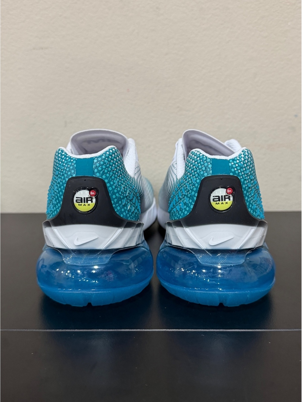 Size 10 - Air Max Phoenix “White Dusty Cactus” - Picture 5 of 6